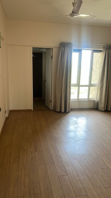 Room in 5 BHK Apartment at Waterfront Condominiums, Kalyani Nagar – for Rent