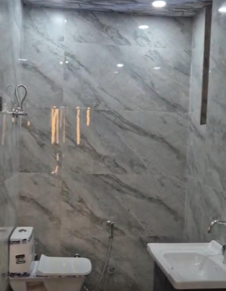 Bathroom, vasundhara sector 1 3 Bedroom 1300 Sq.Ft. Builder Floor In Vasundhara Sector 1 Ghaziabad 8676117