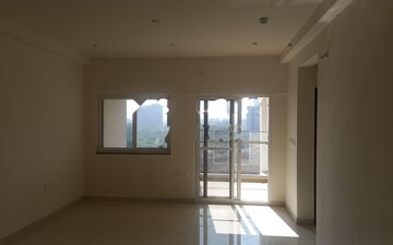 Room in 2 BHK Apartment at Puravankara Silversands, Mundhwa – for Rent