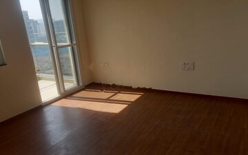Room in 2 BHK Apartment at Puravankara Silversands, Mundhwa – for Rent