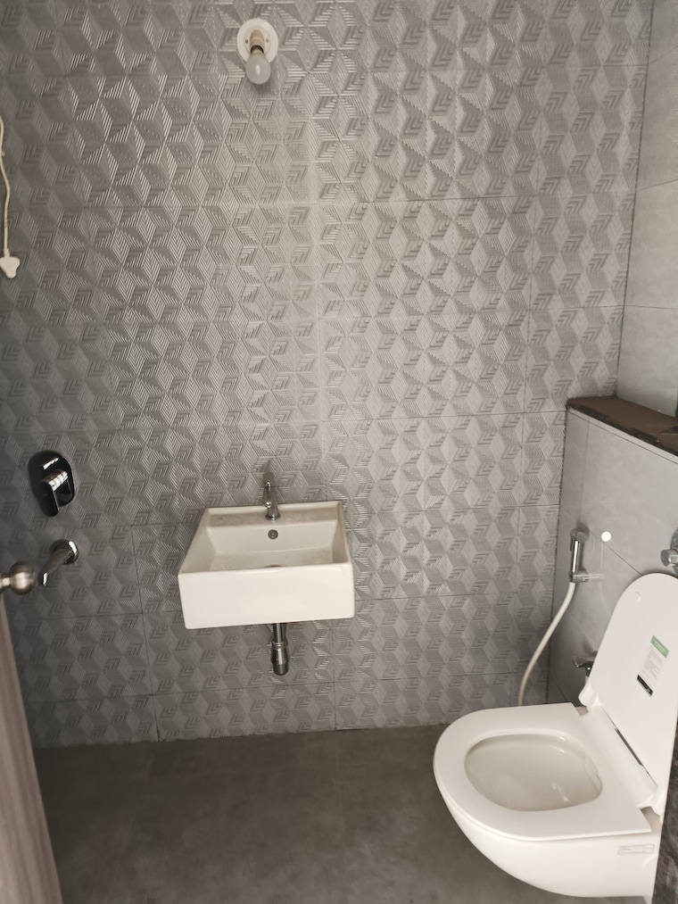 Bathroom, ashar-axis 2 Bedroom 678 Sq.Ft. Apartment In Majiwada Thane 8676125