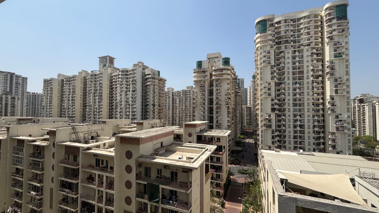 3 BHK Apartment For Rent in JM Aroma