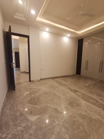 Room in 3 BHK Builder Floor at Nehru Enclave – for Rent