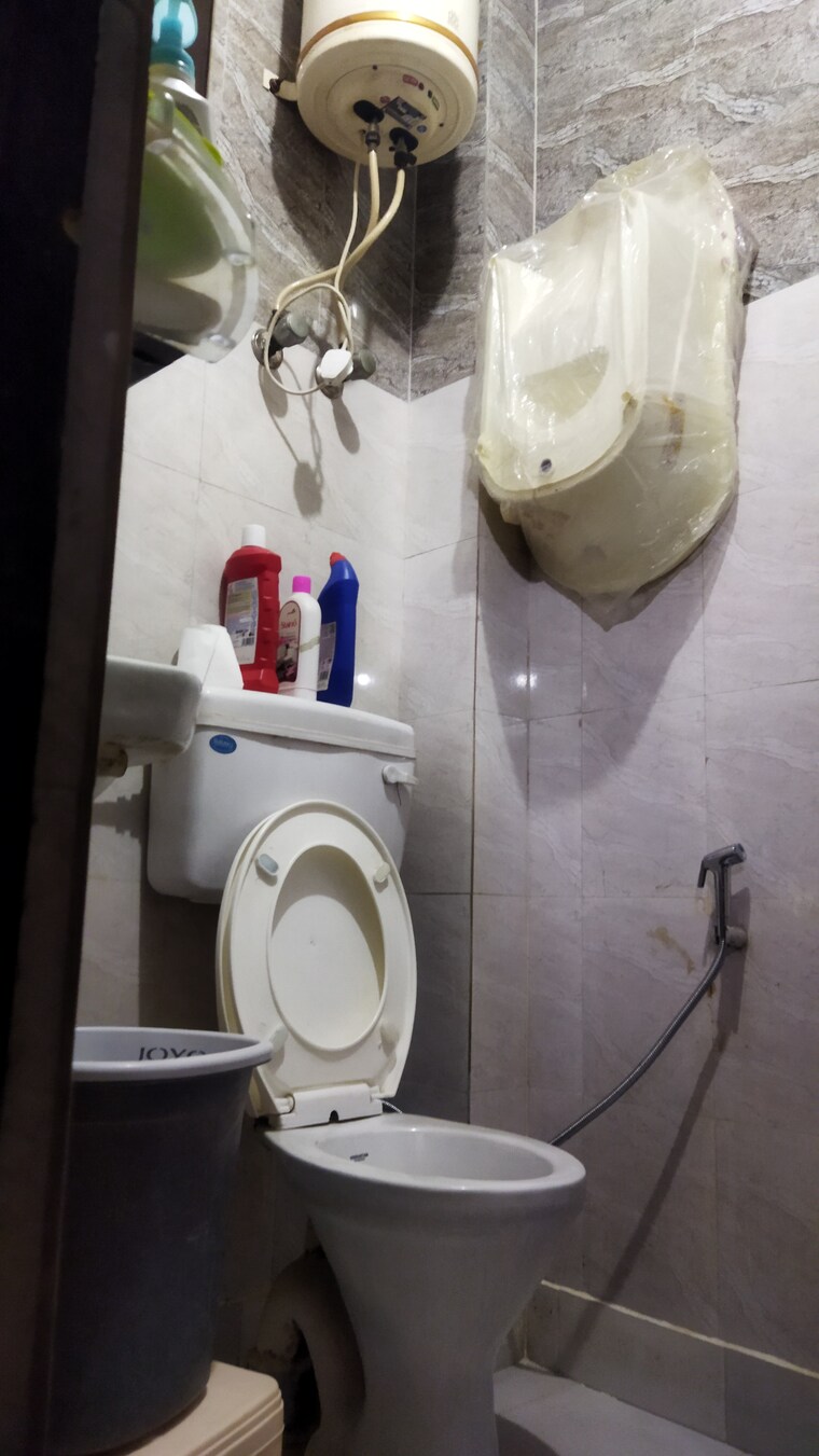 Bathroom, govindpuri 2 Bedroom 800 Sq.Ft. Builder Floor In Govindpuri Delhi 8676299