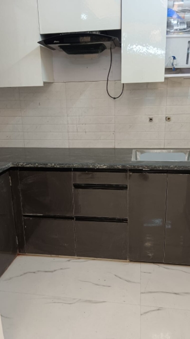 Kitchen, sector 73 3 Bedroom 1500 Sq.Ft. Builder Floor In Sector 73 Noida 8676345