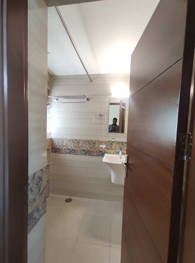 Bathroom, vasant kunj 3 Bedroom 1600 Sq.Ft. Apartment In Vasant Kunj Delhi 8676428