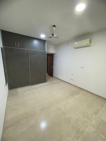 Room in 3 BHK Apartment at Oberoi Realty Esquire, Goregaon East – for Rent