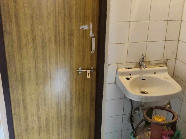 Bathroom, vaibhav-chambers-erandwane 1 Bedroom 500 Sq.Ft. Apartment In Erandwane Pune 8676448