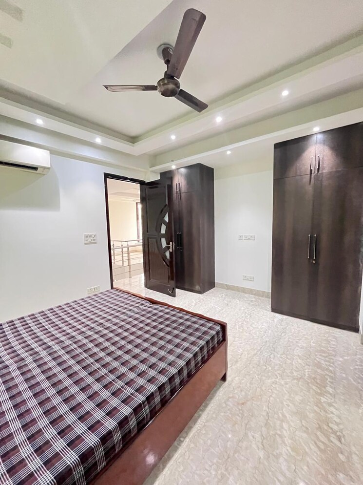 Bedroom, rwa-jalvayu-towers 5 Bedroom 112 Sq.Mt. Independent House In Sector 47 Noida 8676505