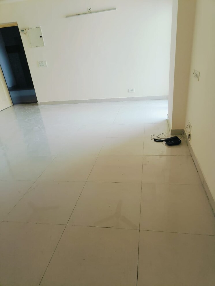 Room, maxblis-grand-wellington 1 Bedroom 615 Sq.Ft. Apartment In Sector 75 Noida 8676502