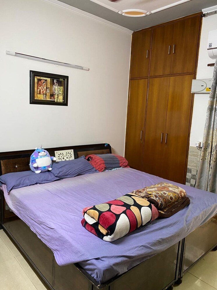 Bedroom, vasundhara enclave 3 Bedroom 1400 Sq.Ft. Apartment In Vasundhara Enclave Delhi 8676517