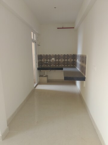 Room in 3 BHK Apartment at Signature Global Golf Greens, Sector 79 – for Rent
