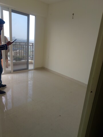 Room in 3 BHK Apartment at Signature Global Golf Greens, Sector 79 – for Rent