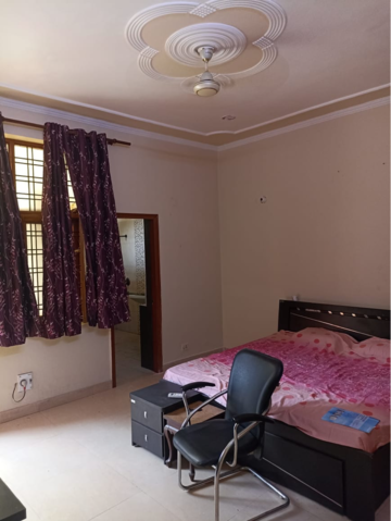 Bedroom in 4 BHK Builder Floor at Sector 92 – for Rent