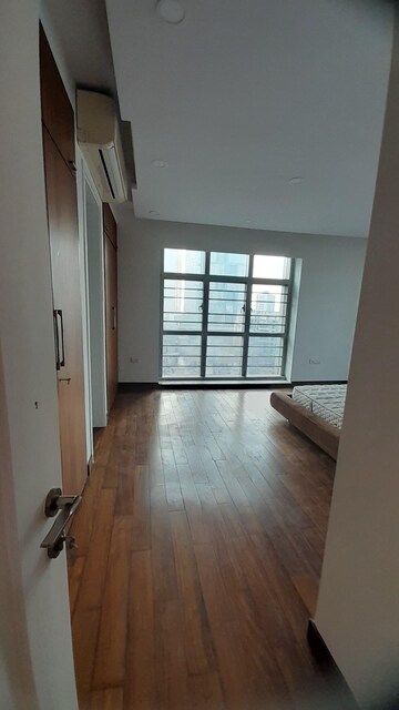 Room in 3 BHK Apartment at Sheth Beaumonte, Sion East – for Rent