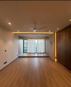 Room in 3.5 BHK Builder Floor at Sector 35 – for Sale
