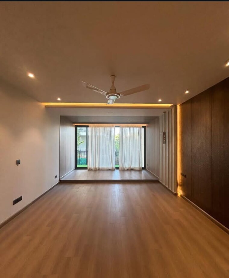 Room, sector 35 3.5 Bedroom 2250 Sq.Ft. Builder Floor In Sector 35 Faridabad 8676658
