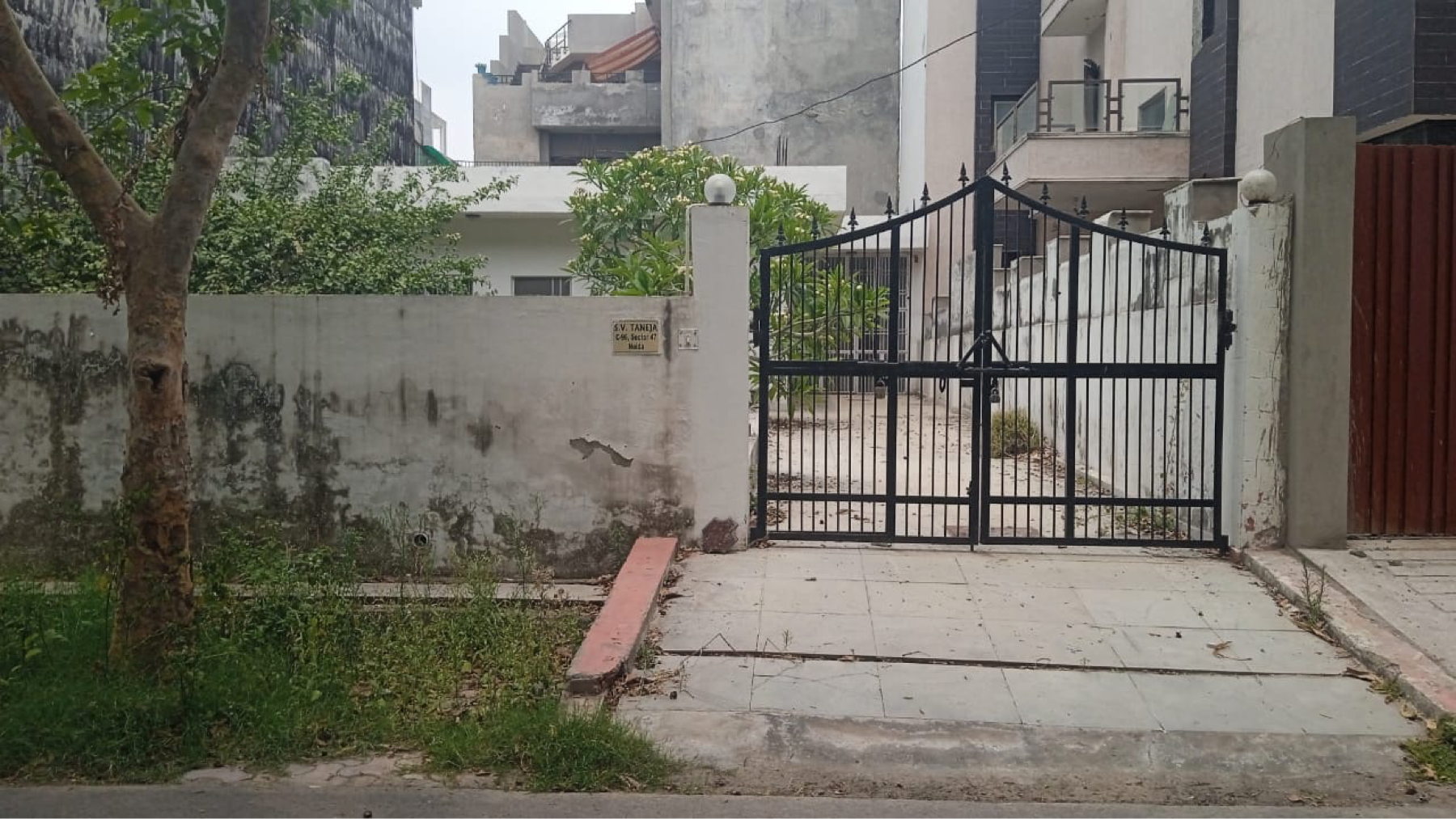 Plot For Sale in Sector 105