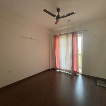 Room in 4 BHK Builder Floor at BPTP Amstoria, Sector 102 – for Rent