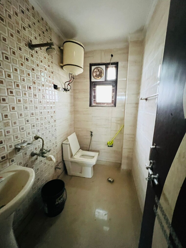 Bathroom, chattarpur 2 Bedroom 720 Sq.Ft. Builder Floor In Chattarpur Delhi 8676773