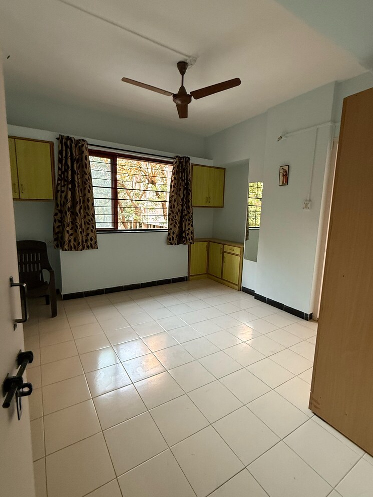 Room, vanaz-corner 1 Bedroom 600 Sq.Ft. Apartment In Kothrud Pune 8676799