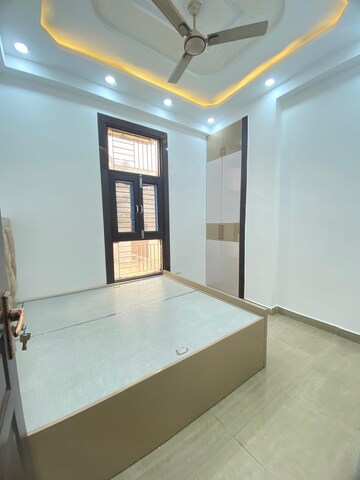Room in 3 BHK Builder Floor at Gyan Khand I – for Sale