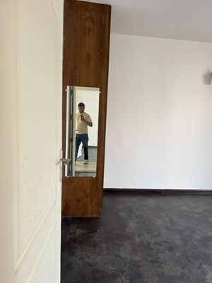 Room in 4 BHK Apartment at Puri Vip Floors, Sector 81 – for Sale