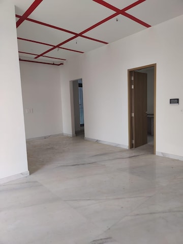 Room in 3 BHK Apartment at Hubtown 25 South, Prabhadevi – for Rent