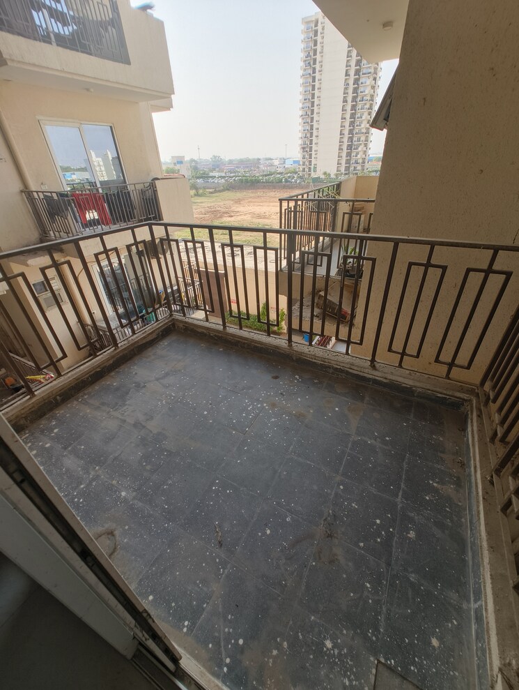 Balcony, signature-global-the-roselia 2 Bedroom 700 Sq.Ft. Apartment In Sector 95a Gurgaon 8676878