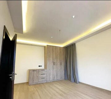 Room in 3.5 BHK Builder Floor at Sector 33 – for Rent