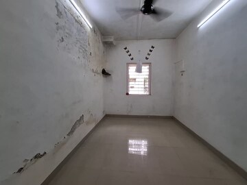 Room in 1 BHK Apartment at Andheri West – for Rent