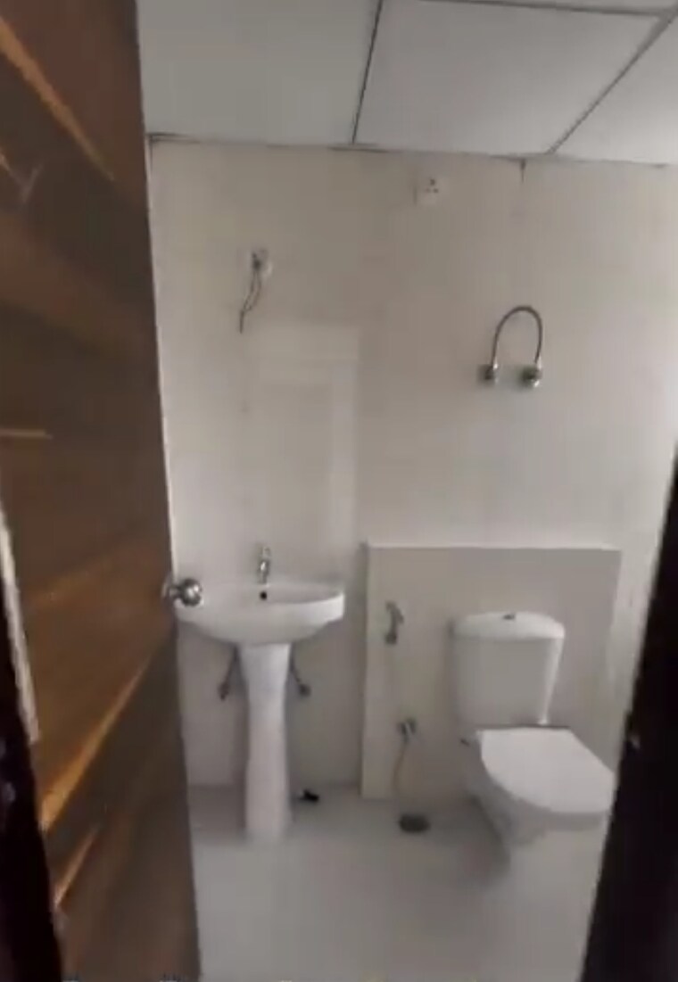 Bathroom, slf-anushree 3 Bedroom 1614 Sq.Ft. Apartment In Sector 75 Faridabad 8676920