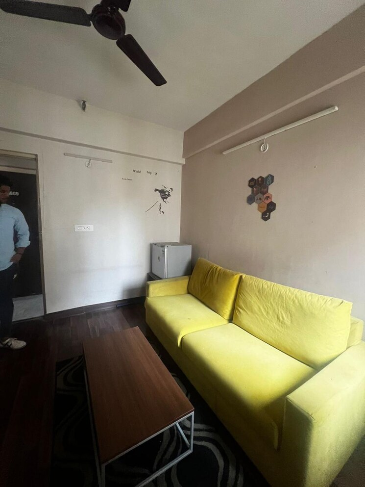 Living Room, paras-tierea 1 Bedroom 450 Sq.Ft. Apartment In Sector 137 Noida 8676918