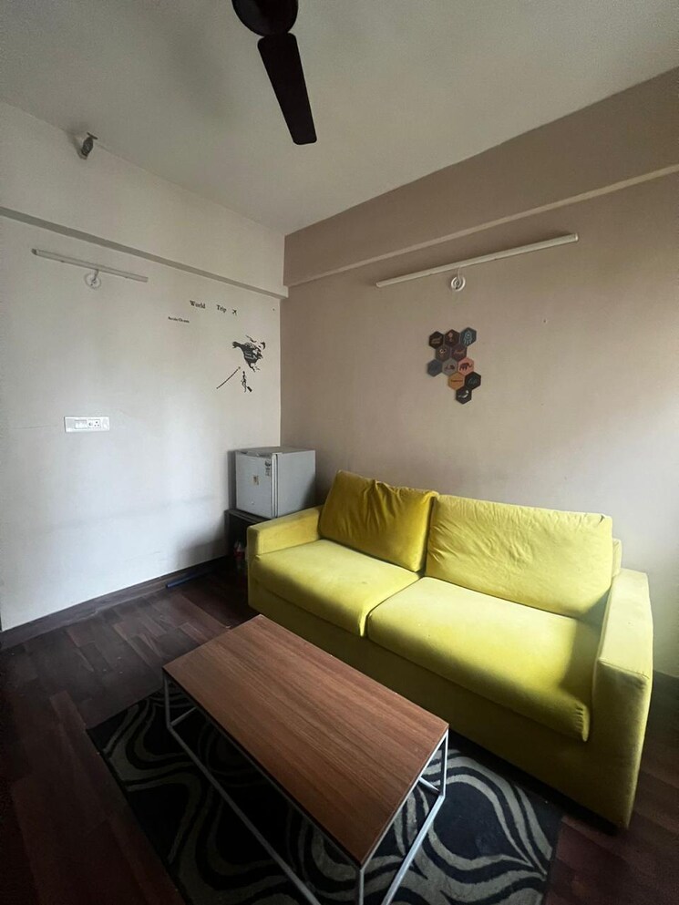Living Room, paras-tierea 1 Bedroom 450 Sq.Ft. Apartment In Sector 137 Noida 8676918