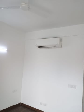 Room in 2.5 BHK Apartment at Indiabulls Centrum Park, Sector 103 – for Sale