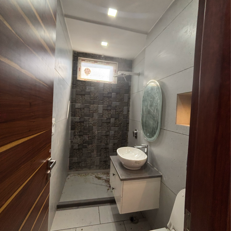 Bathroom, rohini sector 11 3 Bedroom 1400 Sq.Ft. Builder Floor In Rohini Sector 11 Delhi 8676944