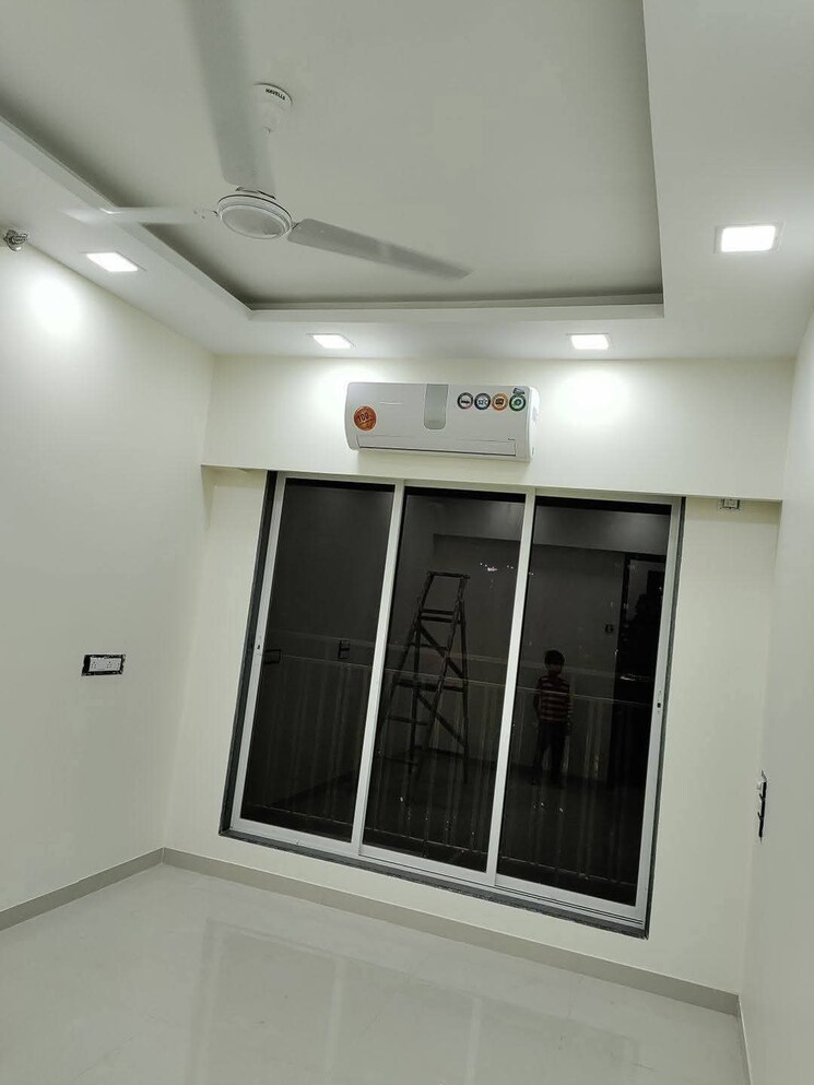 Room, dn nagar 2 Bedroom 750 Sq.Ft. Apartment In Dn Nagar Mumbai 8676967