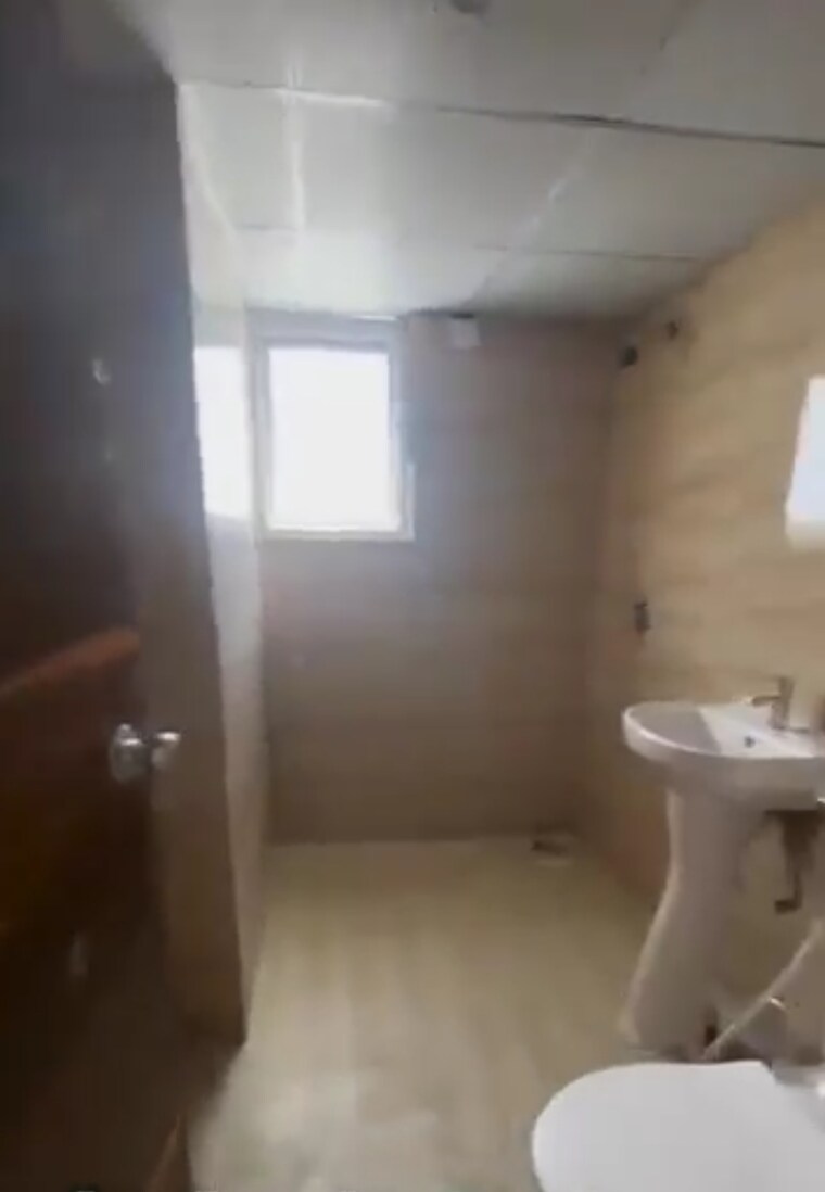 Bathroom, slf-anushree 3 Bedroom 1614 Sq.Ft. Apartment In Sector 75 Faridabad 8676975