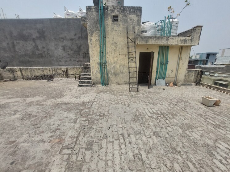 Terrace, rana pratap bagh 4 Bedroom 235 Sq.Yd. Builder Floor In Rana Pratap Bagh Delhi 8676990