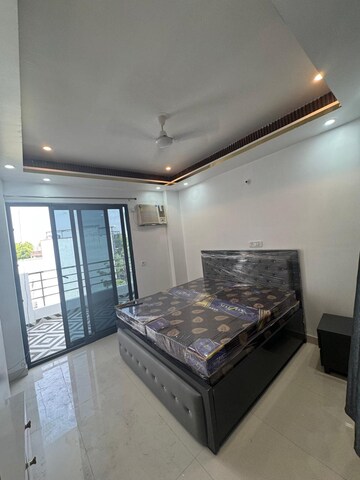 Bedroom in 2 BHK Builder Floor at Sector 43 – for Rent