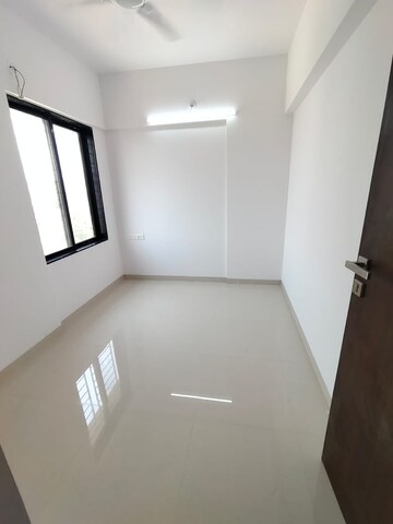 Room in 2 BHK Apartment at Ravetkar Arihant Shree, Dahanukar Colony – for Rent