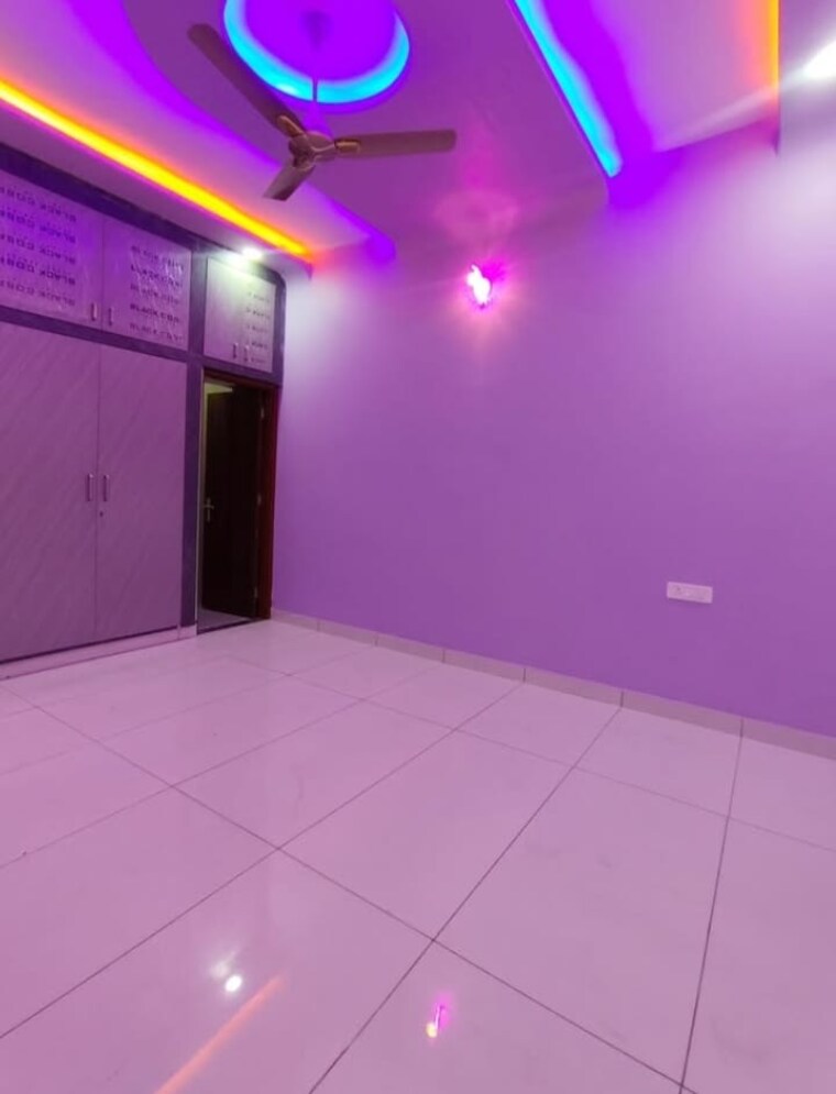 Room, sector 30 4 Bedroom 3150 Sq.Ft. Builder Floor In Sector 30 Faridabad 8677062