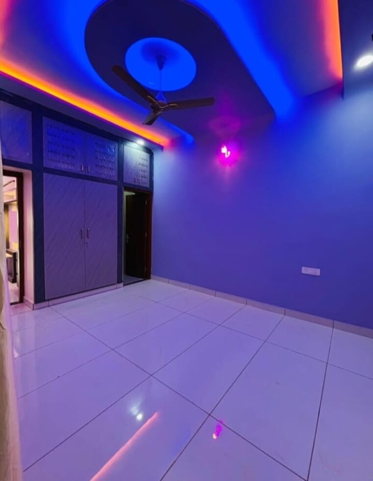 Room, sector 30 4 Bedroom 3150 Sq.Ft. Builder Floor In Sector 30 Faridabad 8677062