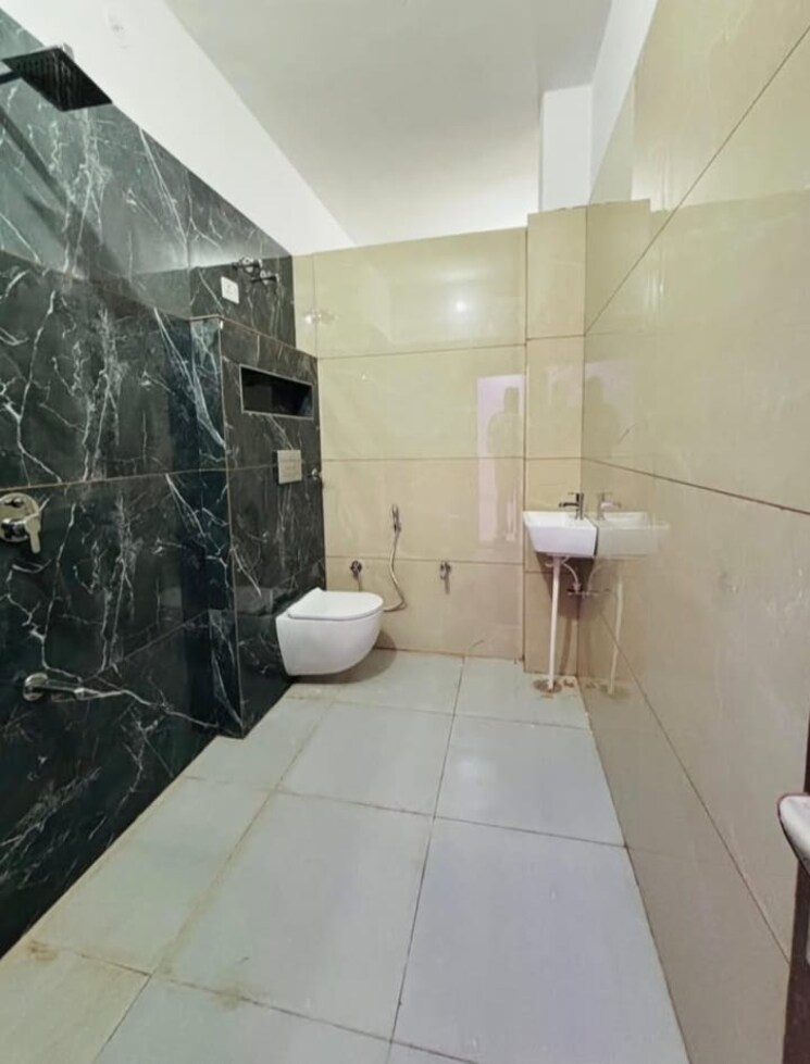 Bathroom, sector 30 4 Bedroom 3150 Sq.Ft. Builder Floor In Sector 30 Faridabad 8677062