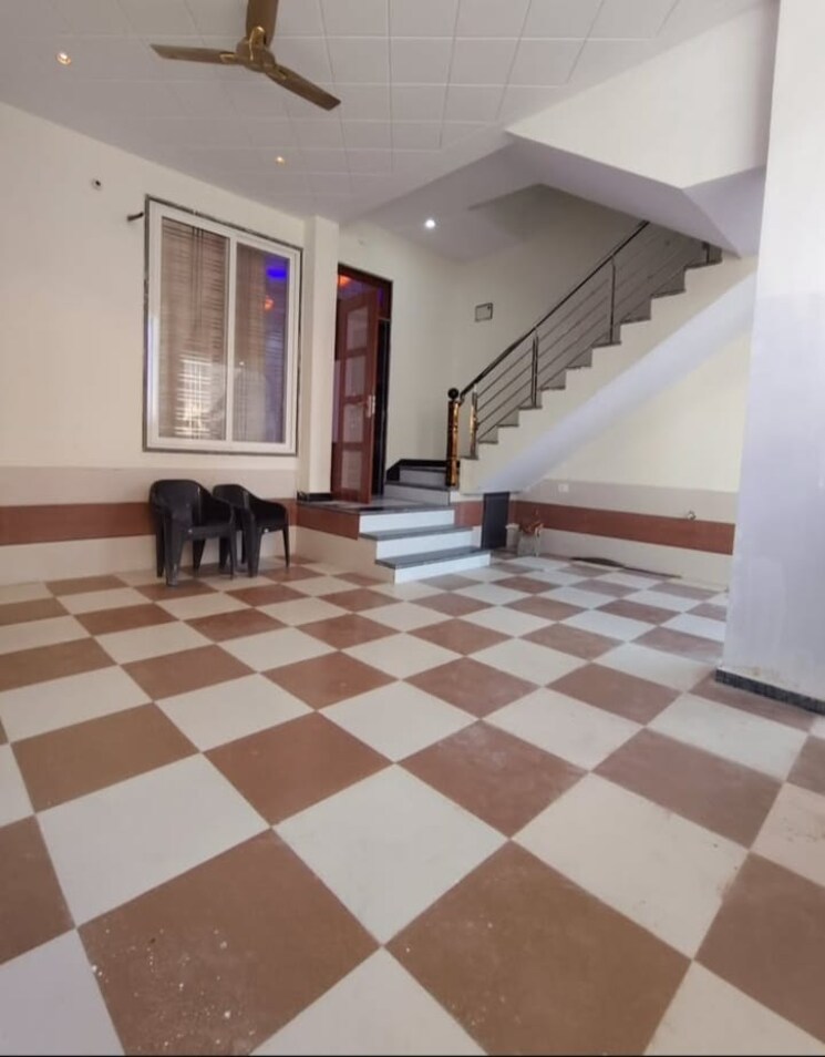 Room, sector 30 4 Bedroom 3150 Sq.Ft. Builder Floor In Sector 30 Faridabad 8677062