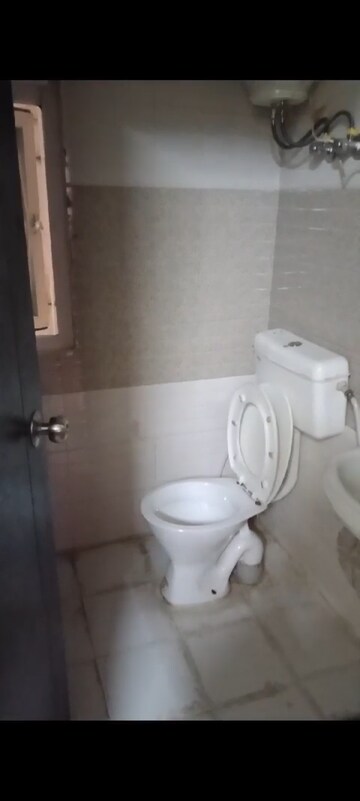 Bathroom in 2 BHK Apartment at Signature Global Orchard Avenue, Sector 93 – for Rent