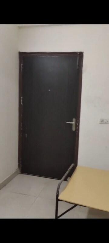 Furnished Amenities in 2 BHK Apartment at Signature Global Orchard Avenue, Sector 93 – for Rent