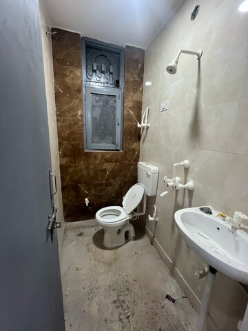 Bathroom in  Shop at Aman Homes, Shalimar Garden – for Rent