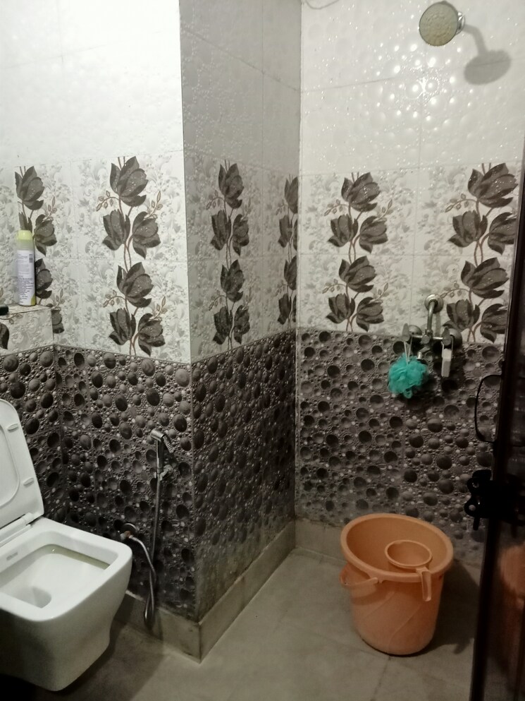 Bathroom, mahavir enclave 1 2 Bedroom 607 Sq.Ft. Builder Floor In Mahavir Enclave 1 Delhi 8677195
