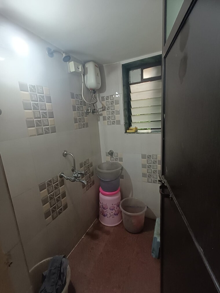 Bathroom, vrindavan-society-thane-west 1 Bedroom 570 Sq.Ft. Apartment In Vrindavan Society Thane 8677261